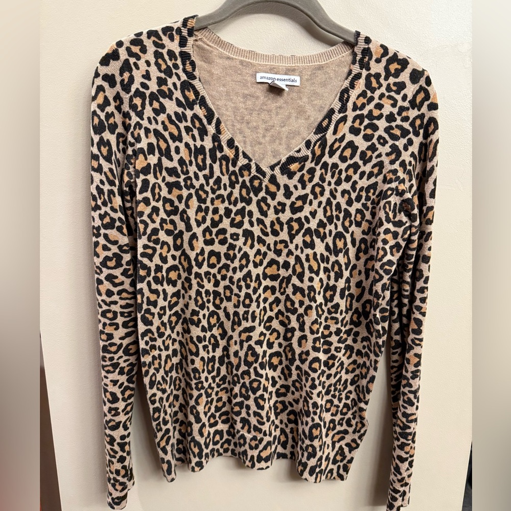 Amazon Essentials Tan Leopard V-Neck Sweater